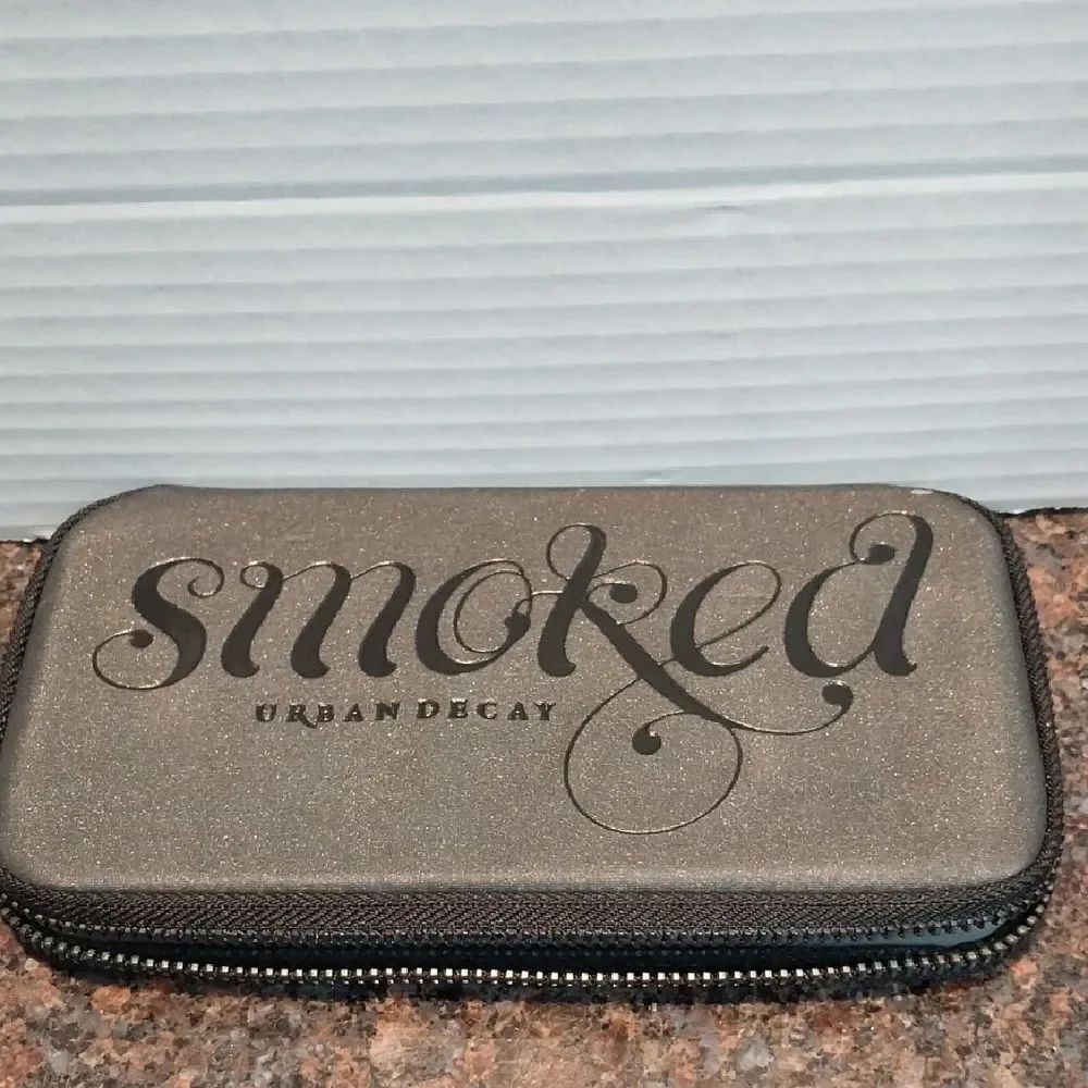 Urban Decay Smoked Eyeshadow Palette. NEW